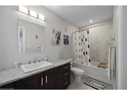 815 Riverview Way, Kingston, ON - Indoor Photo Showing Bathroom