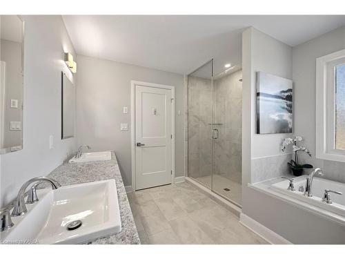 815 Riverview Way, Kingston, ON - Indoor Photo Showing Bathroom