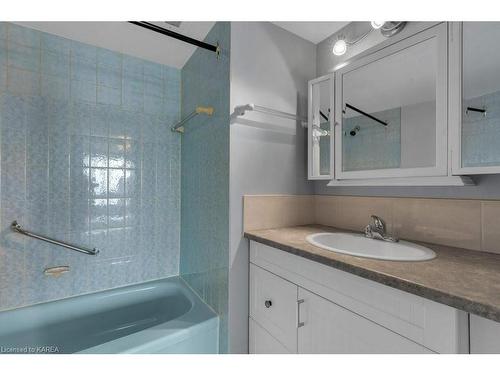 1301-185 Ontario Street, Kingston, ON - Indoor Photo Showing Bathroom