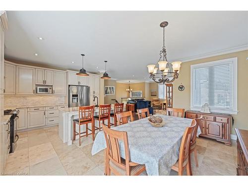 8 Burleigh Court, Bath, ON - Indoor Photo Showing Dining Room