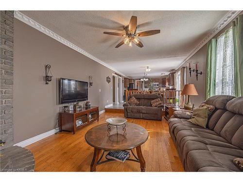 396 Church Road, Enterprise, ON - Indoor Photo Showing Living Room