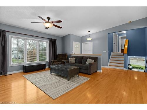 21 Mill Street, Odessa, ON - Indoor Photo Showing Living Room