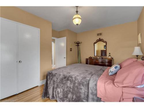 159 Carruthers Avenue, Kingston, ON - Indoor Photo Showing Bedroom