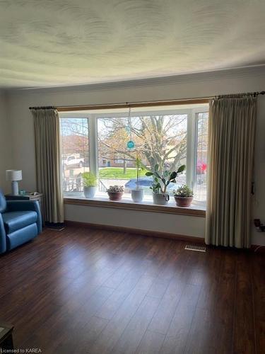 43 Gearin Street, Trenton, ON - Indoor Photo Showing Living Room