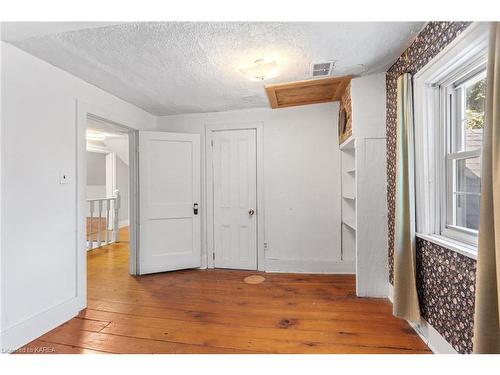 4639 Bath Road, Amherstview, ON - Indoor Photo Showing Other Room
