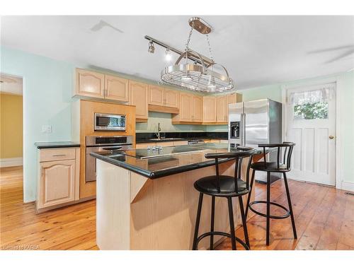 4639 Bath Road, Amherstview, ON - Indoor Photo Showing Kitchen