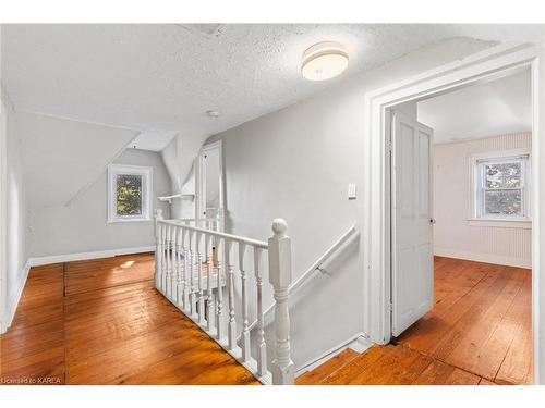 4639 Bath Road, Amherstview, ON - Indoor Photo Showing Other Room