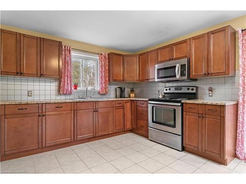 261 Long Point Road, Lyndhurst, ON - Indoor Photo Showing Kitchen