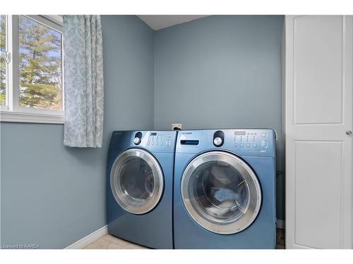 261 Long Point Road, Lyndhurst, ON - Indoor Photo Showing Laundry Room