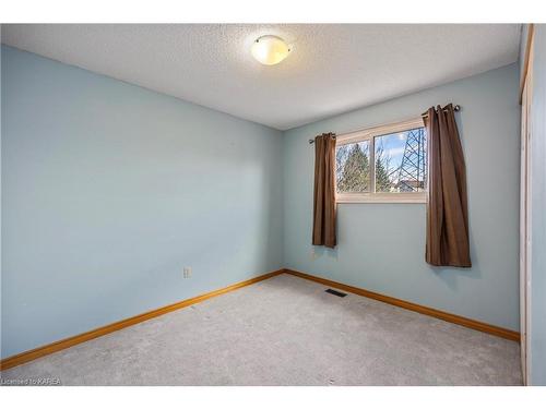 690 Davis Drive, Kingston, ON - Indoor Photo Showing Other Room