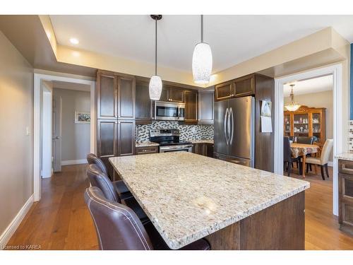 820 Cataraqui Woods Drive, Kingston, ON - Indoor Photo Showing Kitchen With Upgraded Kitchen