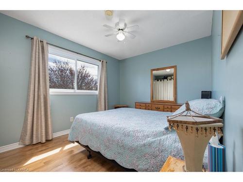 820 Cataraqui Woods Drive, Kingston, ON - Indoor Photo Showing Bedroom