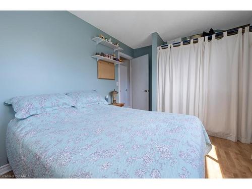 820 Cataraqui Woods Drive, Kingston, ON - Indoor Photo Showing Bedroom