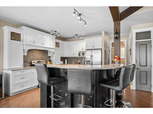98 Windermere Boulevard, Bath, ON - Indoor Photo Showing Kitchen With Upgraded Kitchen