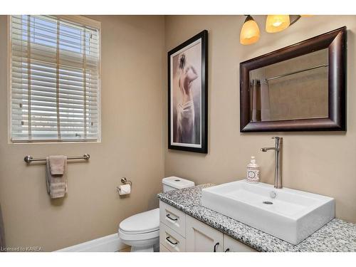 98 Windermere Boulevard, Bath, ON - Indoor Photo Showing Bathroom