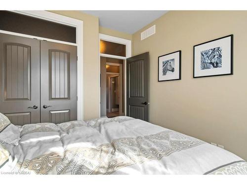 98 Windermere Boulevard, Bath, ON - Indoor Photo Showing Bedroom