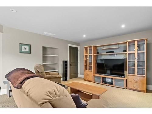 98 Windermere Boulevard, Bath, ON - Indoor Photo Showing Living Room