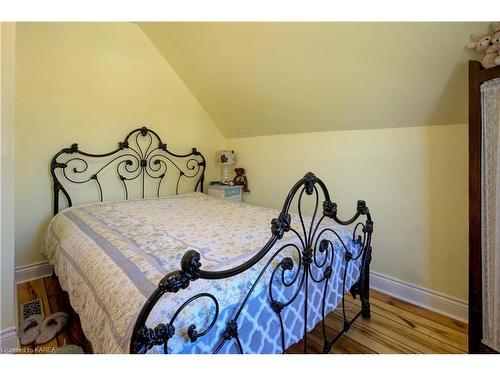 31 George Street, Westport, ON - Indoor Photo Showing Bedroom