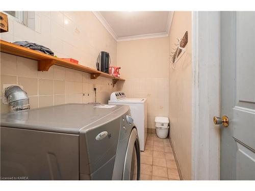245 Arnold Street, Kingston, ON - Indoor Photo Showing Laundry Room