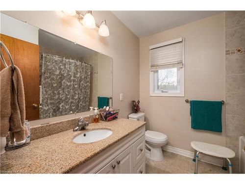 245 Arnold Street, Kingston, ON - Indoor Photo Showing Bathroom