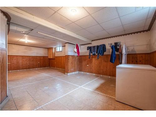 245 Arnold Street, Kingston, ON - Indoor Photo Showing Laundry Room