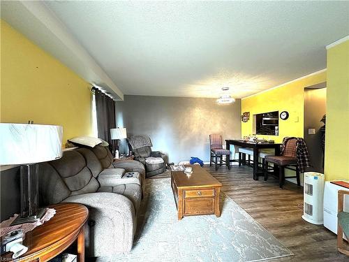 105-266 Guthrie Drive, Kingston, ON - Indoor Photo Showing Living Room