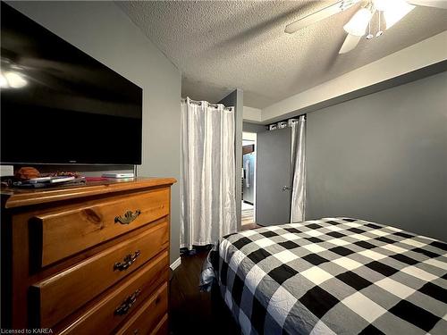 105-266 Guthrie Drive, Kingston, ON - Indoor Photo Showing Bedroom