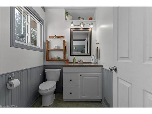 915 School Road, Kingston, ON - Indoor Photo Showing Bathroom