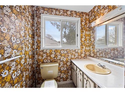 21 Crescent Drive, Kingston, ON - Indoor Photo Showing Bathroom
