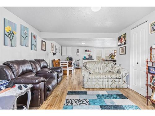 600 Truedell Road, Kingston, ON - Indoor Photo Showing Living Room