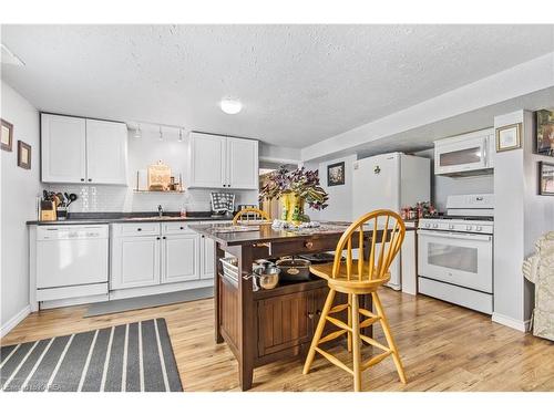 600 Truedell Road, Kingston, ON - Indoor Photo Showing Kitchen