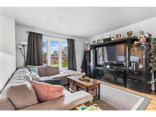 600 Truedell Road, Kingston, ON - Indoor Photo Showing Living Room