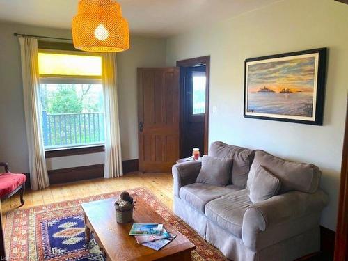 753 Maple Grove Road, Gananoque, ON - Indoor Photo Showing Living Room