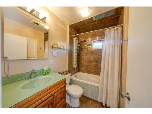 220 Indian Road, Kingston, ON - Indoor Photo Showing Bathroom