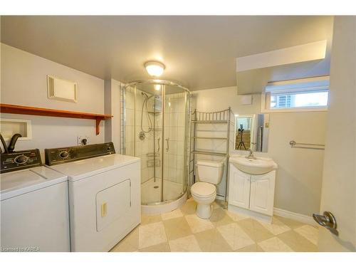 220 Indian Road, Kingston, ON - Indoor Photo Showing Bathroom