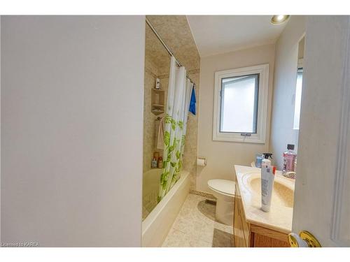 311 Portsmouth Avenue, Kingston, ON - Indoor Photo Showing Bathroom