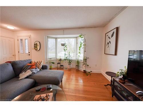 311 Portsmouth Avenue, Kingston, ON - Indoor Photo Showing Living Room