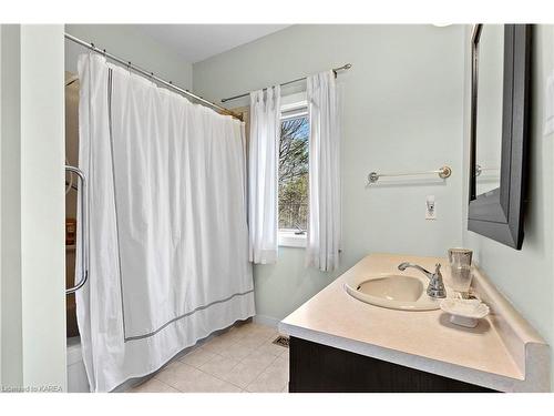 150 Black Rapids Road, Lansdowne, ON - Indoor Photo Showing Bathroom
