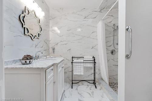 28 Mountain View Lane, Westport, ON - Indoor Photo Showing Bathroom