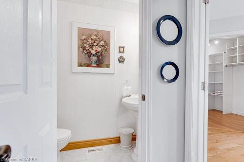 28 Mountain View Lane, Westport, ON - Indoor Photo Showing Bathroom