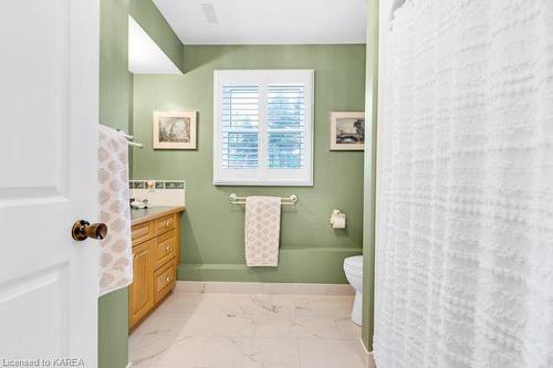 28 Mountain View Lane, Westport, ON - Indoor Photo Showing Bathroom