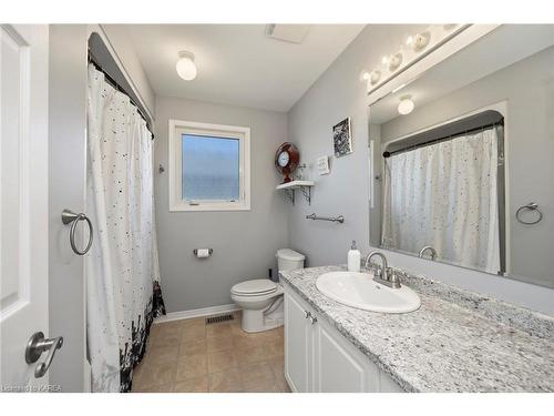1466 Adams Avenue, Kingston, ON - Indoor Photo Showing Bathroom