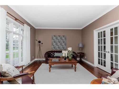 651 Woodland Place, Kingston, ON - Indoor Photo Showing Living Room
