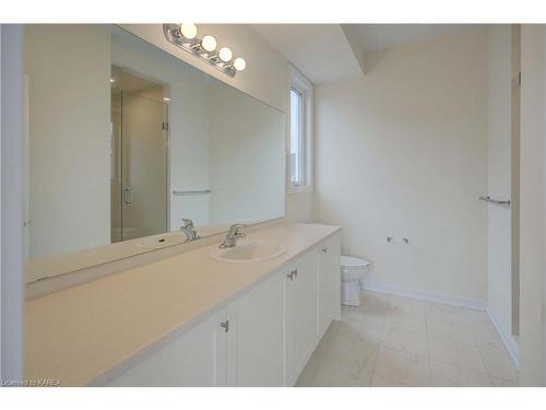 12 Oakmont Drive, Bath, ON - Indoor Photo Showing Bathroom