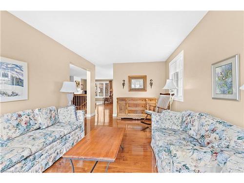 21 Sunshine Lane, Trenton, ON - Indoor Photo Showing Living Room
