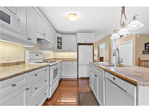 21 Sunshine Lane, Trenton, ON - Indoor Photo Showing Kitchen With Double Sink