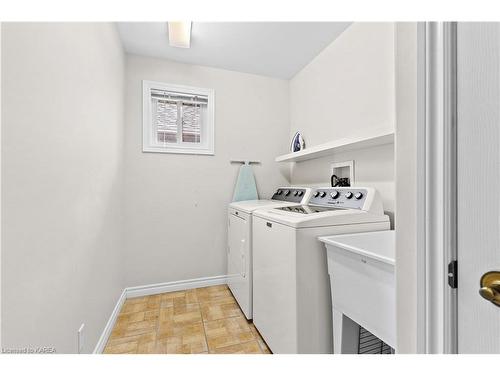 21 Sunshine Lane, Trenton, ON - Indoor Photo Showing Laundry Room