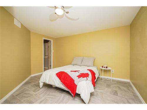 954 Old Colony Road, Kingston, ON - Indoor Photo Showing Bedroom