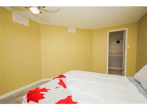 954 Old Colony Road, Kingston, ON - Indoor Photo Showing Bedroom