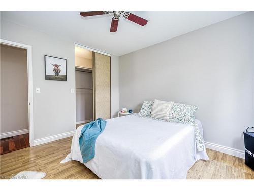 954 Old Colony Road, Kingston, ON - Indoor Photo Showing Bedroom